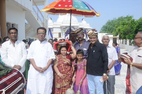 NAVNEET NAGHAR MADHAY KALP SUTRA NI POTHI NO VARGHODO NIKALYO.