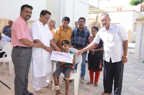 NAV YUVAN NE PAG NA OPERSION MATE ARTHIK SAHAY APVA MA AVI