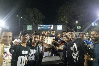 KVO CUP 2018 BOX CRICKET TRUNAMENT MA FINAL MA VIJETA TEAM NE TROFY ARPAN KARVA MA AVI.