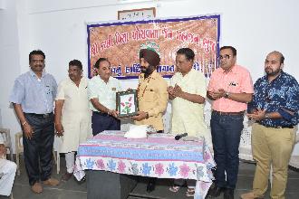 ZINDA SAHID NU BIRUD PAMELA SHREE MANINDARJIT BITTA SIR NU SANMAN KARVAMA AVYU.