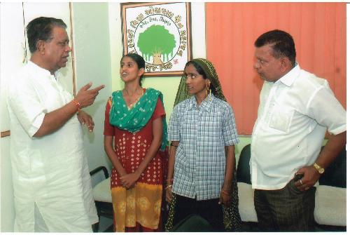 Shree K.V.O. Jain Mahajan Bhuj 2 Bahenone Valvna Operation Karavine Jivat Daan Aapvama Safal.