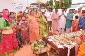 VIJAYNAGAR JINALY BHUJ NO 13MO  DAVJAROHAN DHAMDHUM THI UJVAYO.