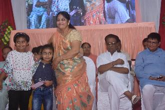 SAMAJ NA BALKO NU SHIXANIK SANMAN YOJAYU.