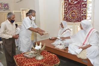 NAVNEET NAGAR BHUJ MADHAY SADGHI THI CHARTURMAS PRAVESH THYO.