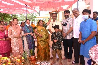 SHREE BHUJ KVO JAIN SANG SANCHLIT NAVNEET NAGAR JINALAY NO 15MO DAVJAROHAN KARYKRAM BHAKTIMAY VATA