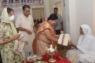 NAVNEET NAGAR BHUJ MADAY P.P. SADHVI DIVAYKIRANASHRIJI M.S. ADI THANA 2 NO CHARTURMAS PRAVESH TYO.